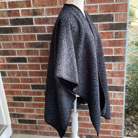 IKE BEHAR Reversible Fleece Wrap Poncho - Picture 5 of 9